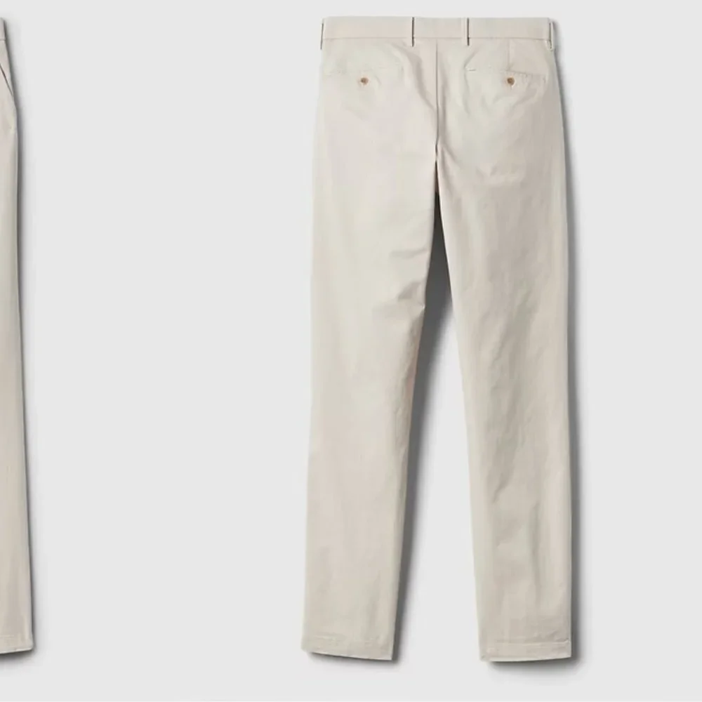 Men’s GAP Modern Khakis with GapFlex, Slim Fit,‎ 33x30, Sandstone Beige